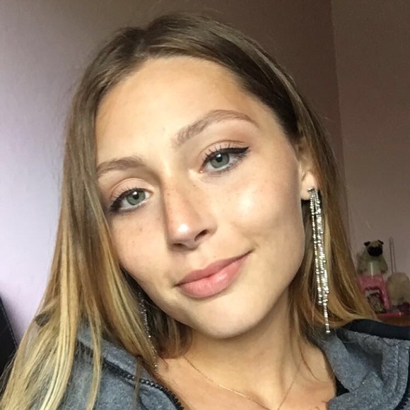 Meet your Posher, Sierra - Picture 1 of 1